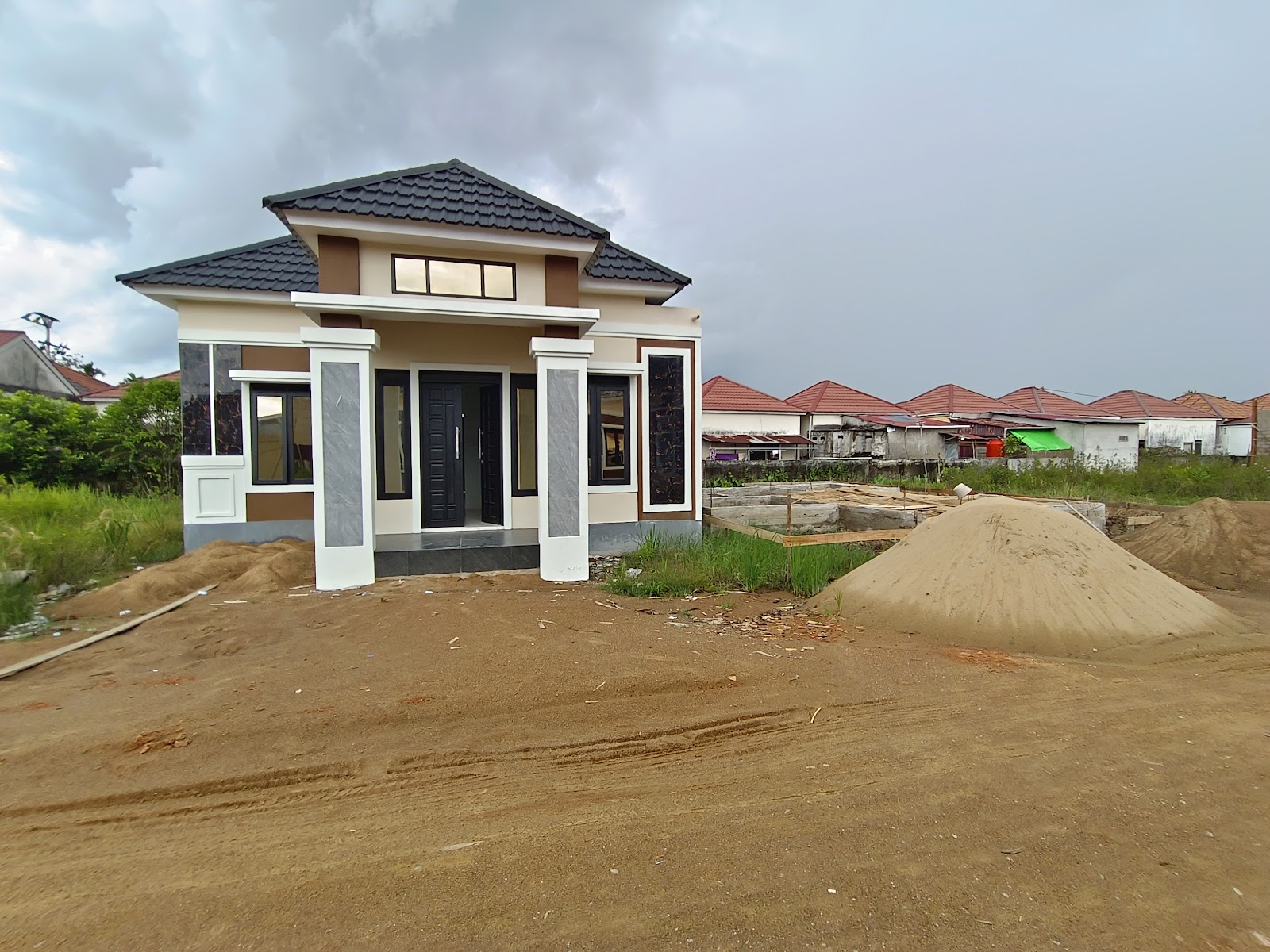 PERUMAHAN GRAND EMPERIO — foto 2