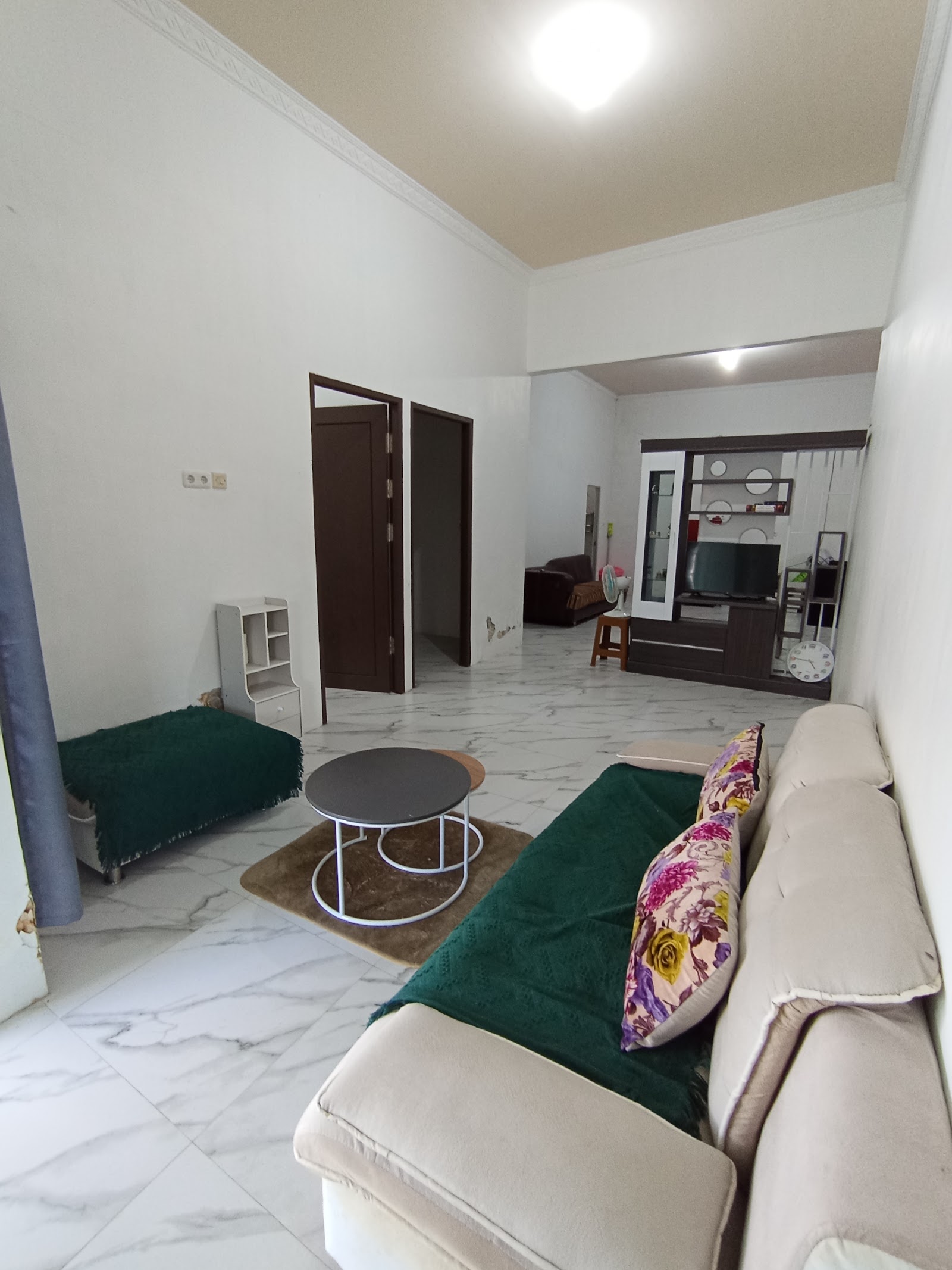 Rumah Second Tipe 80 Siap Huni, Dijual beserta fasilitas rumah, di lokasi nyaman hunian. — foto 2