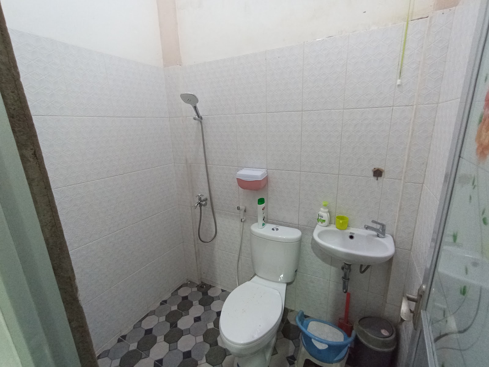 Rumah Second Tipe 80 Siap Huni, Dijual beserta fasilitas rumah, di lokasi nyaman hunian. — foto 4