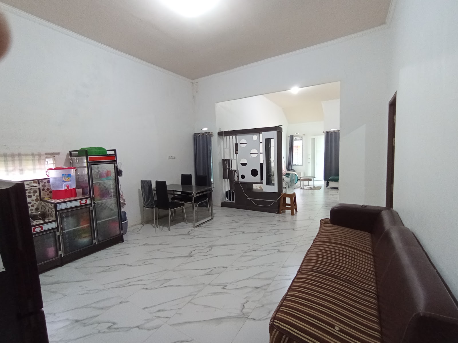 Rumah Second Tipe 80 Siap Huni, Dijual beserta fasilitas rumah, di lokasi nyaman hunian. — foto 5